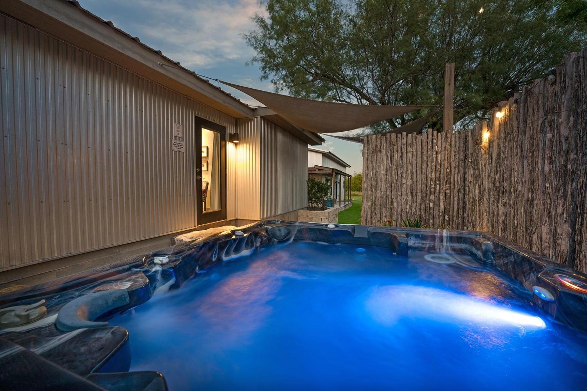 Claret House Full Kitchen And Private Hot Tub Villa Fredericksburg Eksteriør bilde